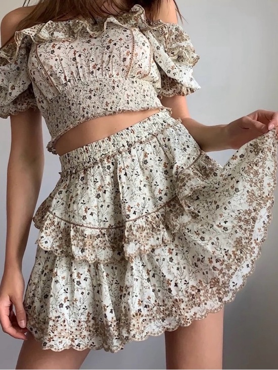 Aritzia Dresses & Skirts - Aritzia Cream Floral Ruffled Mini Skirt